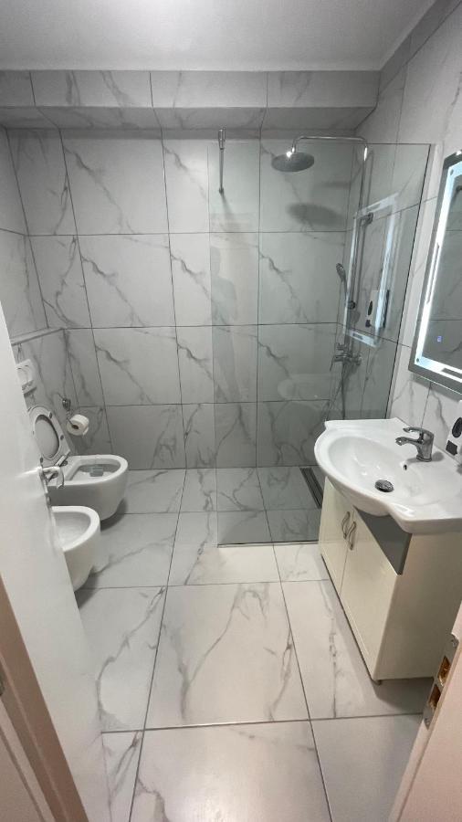 Johana Blloku Apartment In Amazing Location! Tiranë Ngoại thất bức ảnh