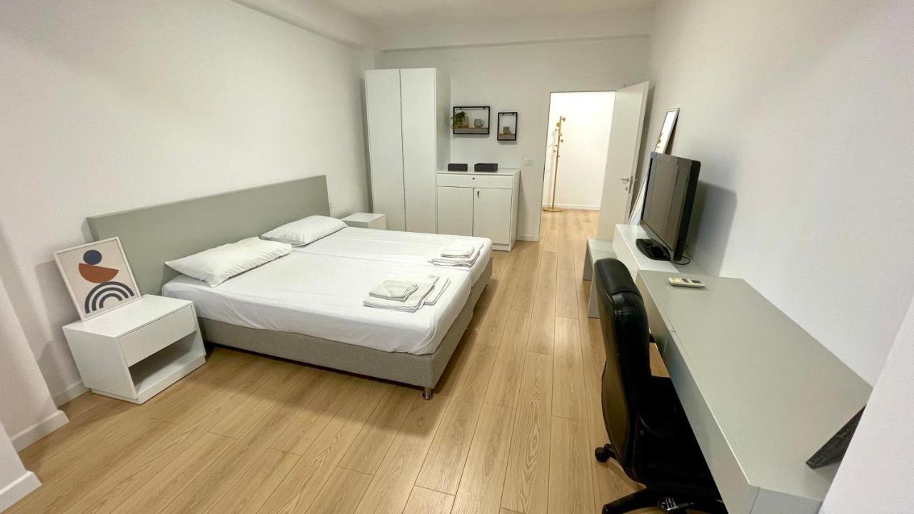 Johana Blloku Apartment In Amazing Location! Tiranë Ngoại thất bức ảnh